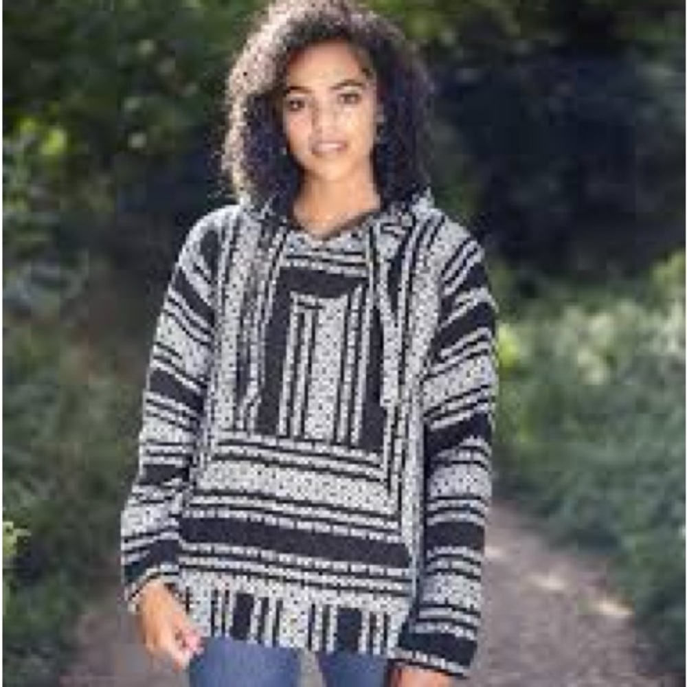 Oland reclaimed fibres Black and Gray Geometric Women's Hoodie
